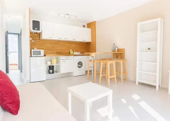 Mar Airport-park By Babiniliving Daire *